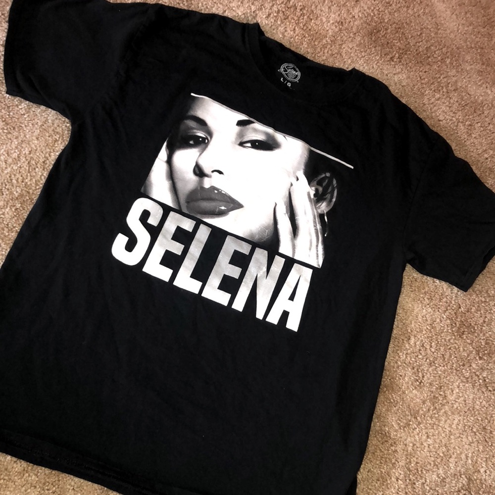 Selena graphic T
